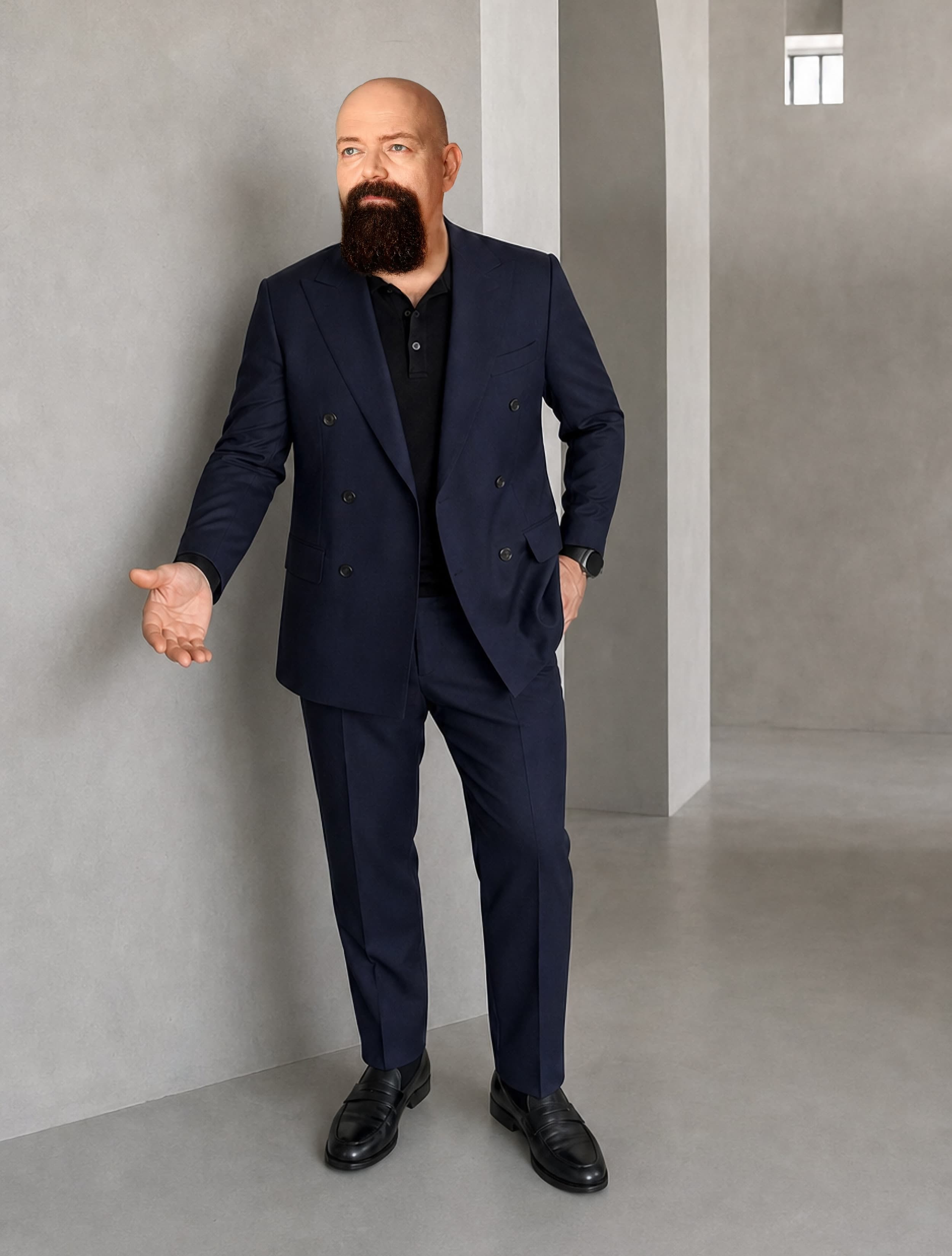 Portrait of Gene Avakyan in a blue suit.